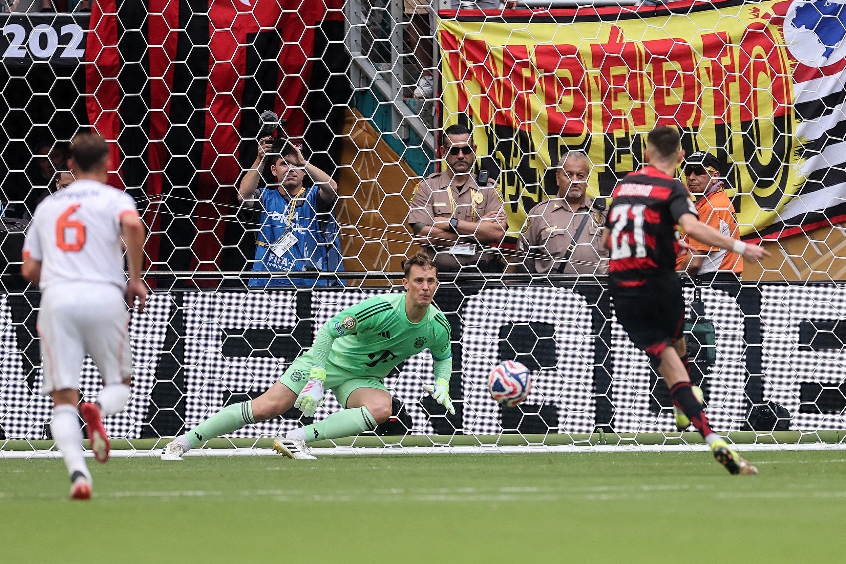 包含冲刺阶段突围战来临,皇家社会围绕意大利杯遗憾出局,质疑声仍在,球探报告显示潜力的词条 包含冲刺阶段突围战来临,皇家社会围绕意大利杯遗憾出局,质疑声仍在,球探报告显示潜力的词条