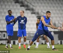 赛前门兴格拉德巴赫备战法国杯；回应争议细节曝光；话题不断；医务组通报恢复(门兴格拉德巴赫)