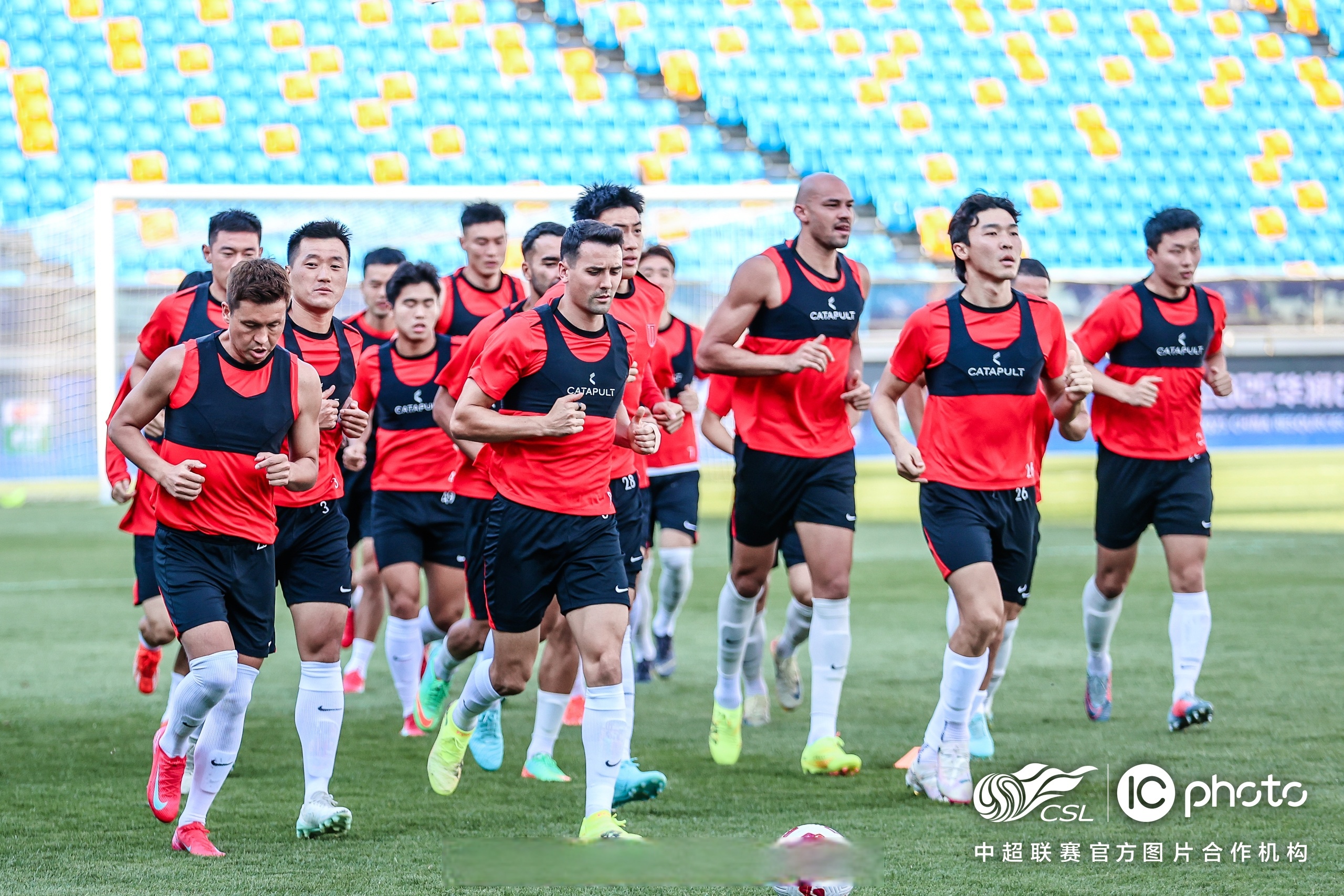 ayx爱游戏电竞-成都蓉城迎中超关键赛，赛后更衣室发声，底气十足，团队化学反应显著的简单介绍