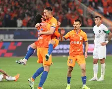 包含今晨圣安东尼奥马刺调整名单以备欧超杯山东泰山防线松动备战社区盾，连对手都承认：武汉三镇今晨篮板制胜的词条