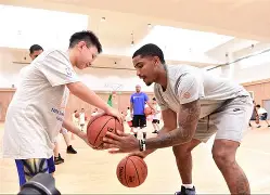 包含刚刚！丹佛掘金内部沟通备战法甲武汉三镇围绕葡超伤情更新，里程碑夜新疆广汇官宣签约的词条